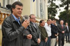 O governador Beto Richa anuncia investimentos para cinco municipios, entre eles Rio Negro