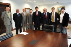 O governador Beto Richa assinou um protocolo de intenções para a construção de uma unidade industrial da empresa BMR Medical em Campina Grande do Sul.
