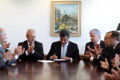 O governador Beto Richa assinou no dia 06 de maio ordem de serviço para o início da elaboração do projeto executivo da duplicação da PR-415, no trecho entre Pinhais e Piraquara, na Região Metropolitana de Curitiba.