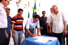 O secretário Ratinho Jr confirmou repasse de R$ 1,4 milhão para a pavimentação asfáltica da Avenida Curitiba, em Fazenda Rio Grande (RMC). 