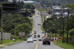 O Departamento de Estradas de Rodagem (DER-PR) definiu, no dia 24 de outubro, a empresa que fará a restauração e ampliação de tráfego da rodovia PR-090, entre Curitiba e Campo Magro. As obras serão feitas numa extensão de 11 quilômetros. 