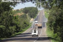 O Departamento de Estradas de Rodagem do Paraná (DER-PR) concluiu os serviços de pavimentação e sinalização horizontal das faixas extras de aceleração e desaceleração (tapers) da PR-423, em Araucária. 