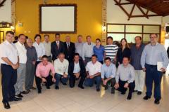 O governador Beto Richa e os prefeitos da RMC que participaram da reunião da Assomec.