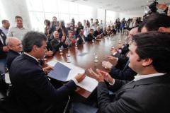 O governador Beto Richa autorizou licitações e homologações para obras e assinou ainda novos contratos de financiamentos da Fomento Paraná em 23 municípios (destes 03 são da RMC). 