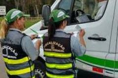 Um convênio firmado entre o Departamento de Estradas de Rodagem do Paraná (DER-PR) e a Coordenação da Região Metropolitana de Curitiba (Comec) intensifica o controle de concessão de registros e a fiscalização dos veículos nas estradas.