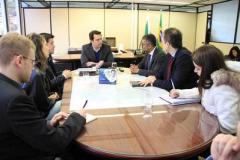Representantes da Universidade de Chicago, em Illinois, nos Estados Unidos, se reuniram com o secretário de Desenvolvimento Urbano, Ratinho Junior