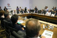 A posse dos conselheiros ocorreu no Palácio Iguaçu.