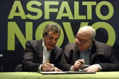 O convênio foi assinado pelo governador Beto Richa e o prefeito da Curitiba, Rafael Greca, em cerimônia realizada na Prefeitura Municipal de Curitiba.