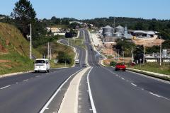 As obras envolveram um conjunto de serviços que melhoraram as condições de trafegabilidade em 11 quilômetros da rodovia, com a construção de terceiras faixas e duplicação de alguns trechos. 